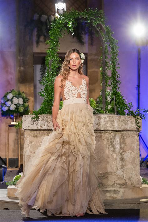 Ma ti assicuriamo che se declinate sul giusto modello, dolci sfumature. Abiti Da Sposa Semplici E Colorati - Abiti Da Sposa ...