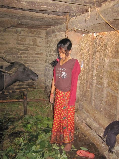 Corpse hanging in front of a hounted house. Re Hanged Girls Thread Continued | Foto Bugil Bokep 2017