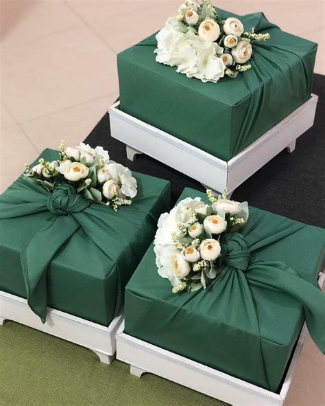 Masih bingung bagaimana cara menghias rumah dengan kain batik atau tradisional? Jenis-Jenis Dekorasi Dan Ikatan Hidden Hantaran | Blog ...