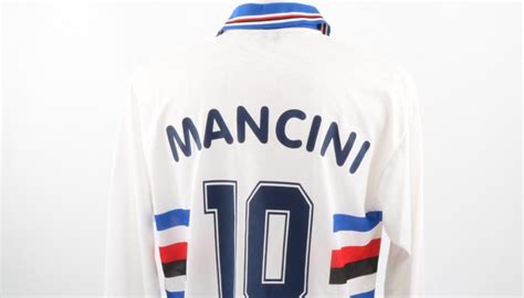 Roberto mancini lascia spazio all'entusiasmo per un'inter che sta prendendo forma a sua immagine e somiglianza. Maglia Mancini Sampdoria, Preparata Stagione 1995/96 ...