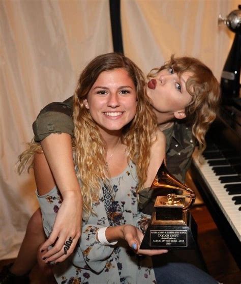 Page is taking longer to load than expected. Taylor Swift with fans at the secret sessions. | Ünlüler