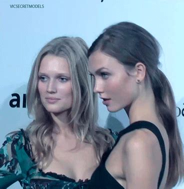 Karlie kloss, the surprising supermodel. Karlie Kloss GIF - Find & Share on GIPHY