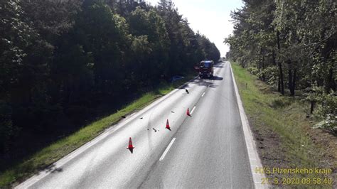 Na silnici 13 u obce ostrov okres karlovy vary; Hlavní tah z Plzně na Karlovy Vary blokovala u Chotíkova ...