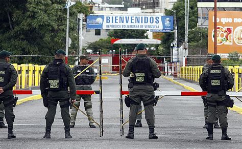 Mucho se ha hablado de la conmoción interior y la posibilidad de ser decretada en el país teniendo en cuenta los difíciles momentos de orden público que se están viviendo desde el pasado 28 de abril. En Claves: ¿Qué significa un estado de excepción ...