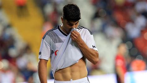 Güven yalçın is a turkish professional footballer who plays as a forward for beşiktaş. Güven Yalçın : Avrupa Kuluplerinin Gozdesi Guven Yalcin ...