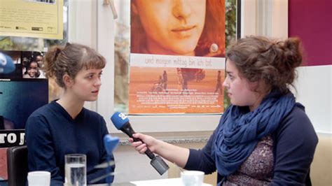 Semantic scholar profile for simin sadeghi, with 5 highly influential citations and 14 scientific research papers. SR-Mediathek.de: Backstage: Interview mit Liv Lisa Fries