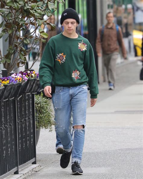 Ross lynch first made his way onto our screens via the disney channel. Spotted: Ross Lynch takes a stroll through Vancouver ...