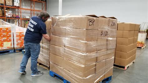 It takes 2,000 volunteers to sort, pack. Food Bank Needs Volunteers | Healthy volunteers are needed ...