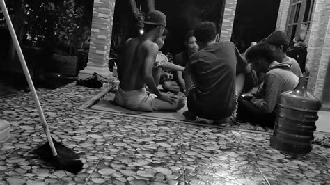 Malam pertama telah tiba… setelah para undangan pada pulang, jono dan istrinya langsung bergegas masuk ke pelaminan. CERITA MALAM - KARNA MEREKA (MP STORY) - YouTube