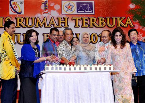 Tan sri dato' haji muhyiddin bin haji muhammad yassin (jawi: Muhyiddin attends Info ministry, PPP new year open house