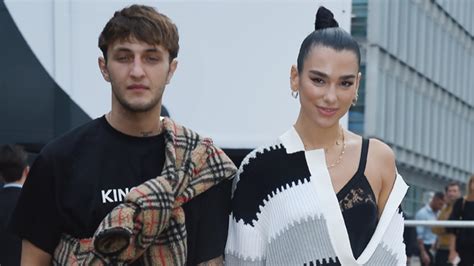 Jun 24, 2021 · one of the frontrunners on this season of the bachelorette is starting to look less like a winner after his sister was caught calling out katie thurston on instagram. Dua Lipa & Anwar Hadid Hold Hands En Route To Burberry LFW ...