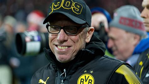 Peter stöger war gegen rb salzburg nicht zufrieden mit michy batshuayi. BVB-Trainer Peter Stöger wird von fans gefeiert - DER SPIEGEL