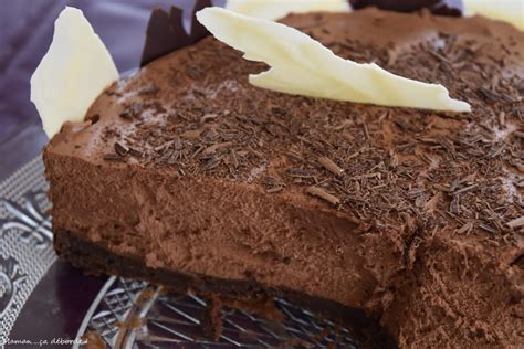 Topped with a superb glossy chocolate. Gâteau mousse au chocolat - Maman...ça déborde