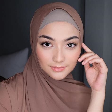 Dan keduanya saat ini tinggal di dalam satu rumah. Wanita Tercantik Berhijab Di Dunia