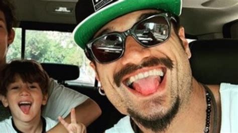 El delantero, que había vuelto del retiro para cumplirle el sueño a su padre, fanático del taladro. Daniel Osvaldo agranda la familia y "Momo" se mostró feliz ...