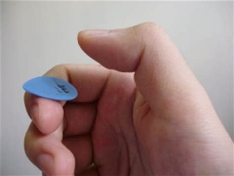 Picks are pretty inexpensive, and it might be good to purchase a variety and experiment with what less exposed pick surface can give you better accuracy to hit single notes. How to Hold And Play With a Guitar Pick Correctly