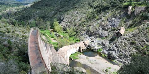 The dam was a doubly curved equal angle arch type with variable radius. Grasse Mat' - Visite Guidée "Le Barrage De Malpasset"