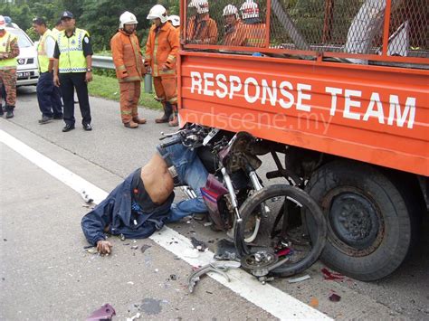 Setiap kemalangan jalan raya mesti ingin tengok tapi tidak mahu tolong. BAHASA ITU INDAH: ISU KEMALANGAN JALAN RAYA : Pengguna ...