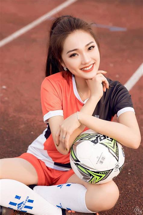 Anh phúc qua chơi nên hôm nay cọt sẽ dẫn anh về nhà ⚽️ tiền đạo: Phan Văn Đức cùng bạn gái tin đồn Ngọc Nữ đi ăn cùng nhau