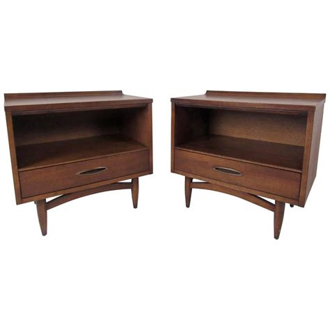 I also know that broyhill made some seriously stellar mid century wooden furniture, so i figured i had found something worth at least 30.00$. Pair of Mid-Century Sculptura Nightstands by Broyhill at ...