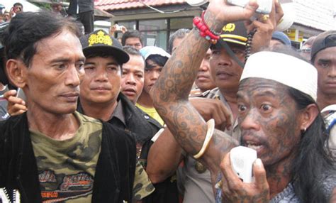 Belakangan sosok panglima kumbang ramai disorot publik. Panglima Perang Suku Dayak Panglima Burung Dan Panglima ...