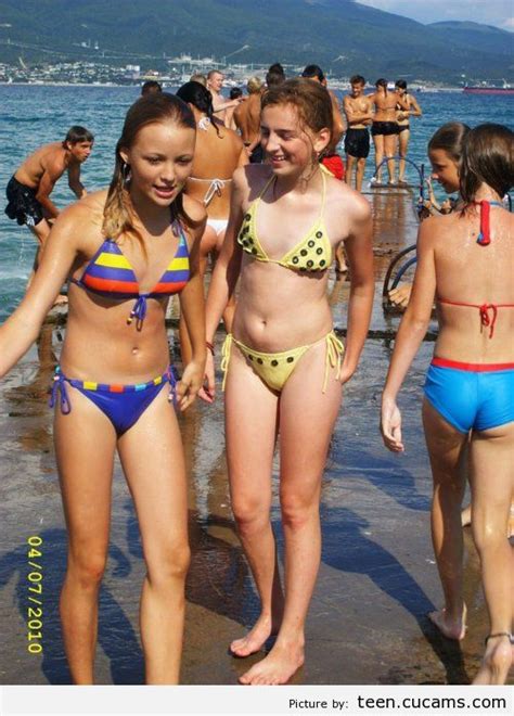 Some of these women will gradually go from camel toe to moose knuckle. Porn Teen Voyeur - Hottie Ebony Teens