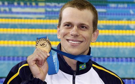 Filho césar cielo filho is pictured after winning the 50 m freestyle gold medal at the 2008 olympics. Brasileño César Cielo gana oro en 50m libres