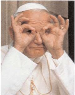 Via l'aureola a papa wojtyla. Papa Wojtyla, santo o...