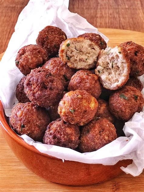 Tutti sono capaci a preparare le polpette di carne fritte ma per averle morbide serve qualche accortezza nella scelta degli ing… le polpette di carne al forno sono secondo piatto gustoso e facile: POLPETTE DI CARNE FRITTE: TRADIZIONALI, CROCCANTI FUORI E ...