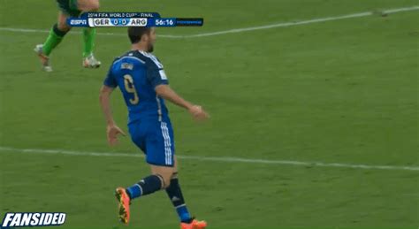 The perfect manuel neuer dfb animated gif for your conversation. Manuel Neuer nearly punches Gonzalo Higuaín in the head (GIF)