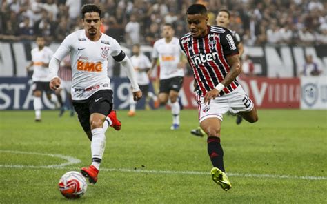 Quartas de final, jogo 1. Situações parecidas, papéis trocados: São Paulo x ...