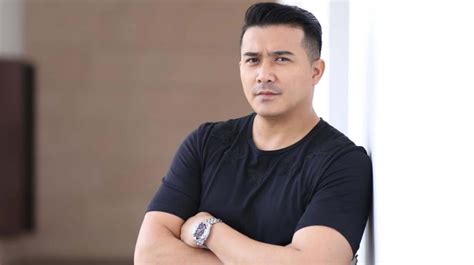 Tindakan pelakon, puteri sarah memuat naik gambar beserta keterangan pergi bercuti dan bekerja pada 13 oktober lalu mengundang pelbagai spekulasi dalam kalangan warganet. "Nasib baik tayar run flat," - Tayar kereta meletup, Aaron ...