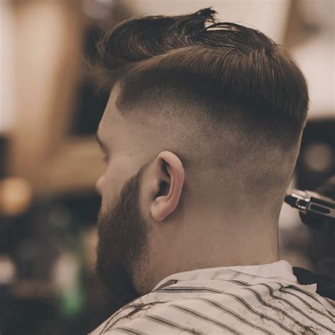 O corte fade faz um degradê nas laterais do cabelo e na nuca. Guía para realizar un corte low fade perfecto