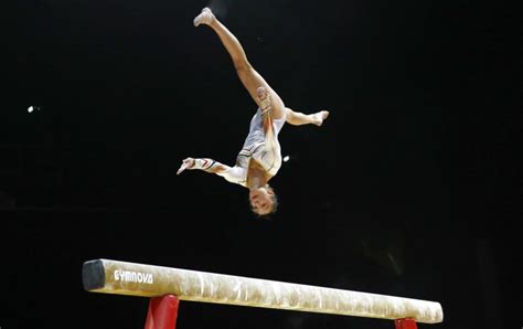 Spannend zal het toch wel zijn, als de wereldkampioene aan de brug met ongelijke leggers op de europese spelen uitpakt met haar nieuwe. Voor goud gekomen, met goud én zilver naar huis - De Standaard