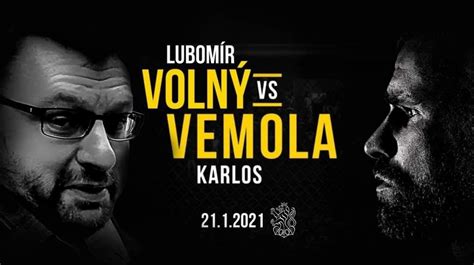 Část pultu s mikrofony museli poslanci zpět přišroubovat. GALERIE: Poslanec Volný podepsal smlouvu s Oktagonem jako volný zápasník MMA. Jeho příští zápas ...