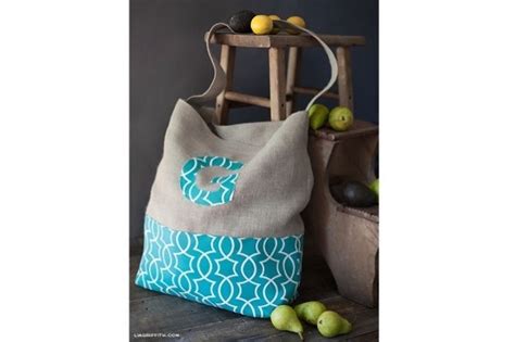 The patterns are the cheapest part of this hobby. Tutorial: Monogrammed jumbo tote - Sewing