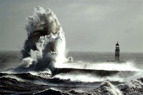 Offshore Winds: Massive Waves in Britain