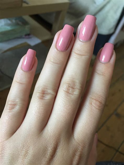 Podčiarknite svoju prirodzenú krásu a zvýraznite svoje prednosti s dekoratívnou kozmetikou z notino.sk! Elle about everything: Sally Hansen Insta-Dri laky| Recenze