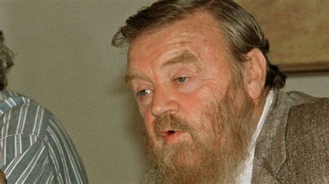 Canadian author Farley Mowat dead at 92 | Author, News