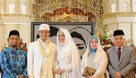 Liputan6.com, jakarta oki setiana dewi tengah menantikan hasil pemeriksaan kesehatan anak bungsunya yang bernama sulaiman. Kisah Cinta Oki Setiana Dewi dan Ory Vitrio Berawal dari ...