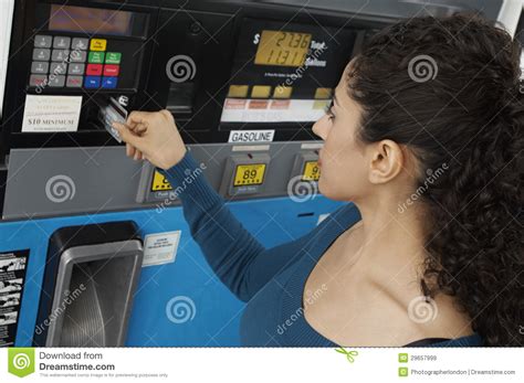 To give some background, i recently received a great offer for 7% rewards points on my barclays arrival+ card at gas stations. Woman Using Credit Card To Pay For Gasoline Stock Image - Image of gasoline, petroleum: 29657999