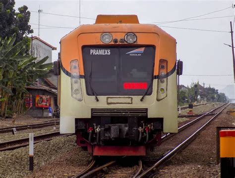 Rute yang dilayani kereta prameks adalah dari stasiun solo balapan ke stasiun kutoarjo via stasiun jogja. Jadwal Kereta Api Di Stasiun Balapan Solo Terbaru - Saat ...