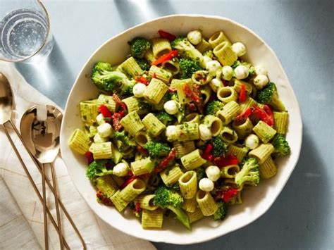 Make better pasta salad, because you can. Recipe of the Day: Christmas Pasta Salad | Thanks to its festive colors, this pasta salad will ...