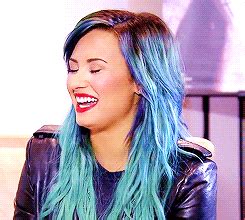 Enjoy your vibrant, beautiful cobalt blue hair that everyone admires up to. Blogos cuccok: #Demi Lovato kék hajjal gif