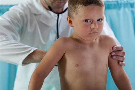 Nei casi più gravi sono necessari dei preparati iniettati per via endovenosa. Tosse nei bambini: come distinguere una infezione virale ...