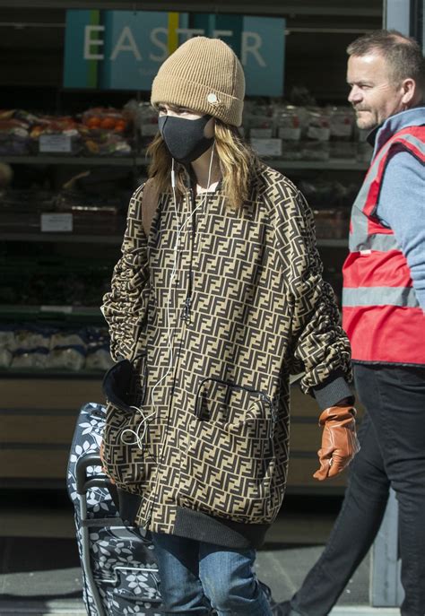 People who liked emilia clarke's feet, also liked EMILIA CLARKE Wearing Mask Out Shopping in London 04/07 ...