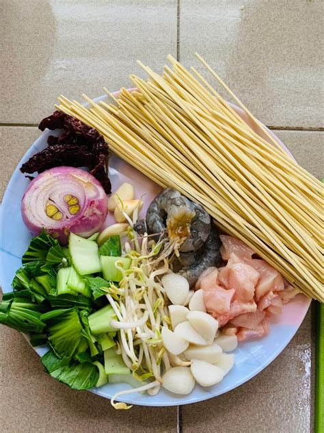 Kacang tanah yang sudah dibersihkan tinggal direbus dengan air putih. Cara untuk membuat Mee Lidi goreng yang mudah tapi sedap sangat. Terbaik! - MY Resepi