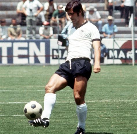 On his 70th birthday, gerd mueller's record of 40 goals in a single bundesliga. Brazuca: So sieht der neue Ball für die Fußball-WM aus - WELT