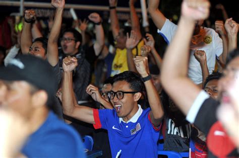 Kita harap kejohanan kali ini pasukan malaysia dapat merampas kembali trofi kejuaraan untuk kali ini. Malaysia mara ke final Piala AFF Suzuki 2018 | Utusan ...