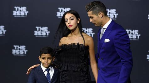 Cristiano ronaldo seine partnerin georgina rodriguez plaudert private details aus. Wird Cristiano Ronaldo Vater von Zwillingen? | STERN.de